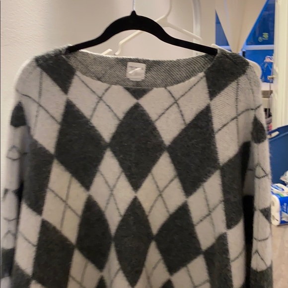 sweather - Picture 2 of 3